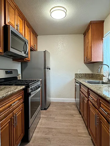 550 Market Pl #1 Photo 1