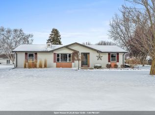 W6768 Greenridge Dr, Greenville, WI 54942