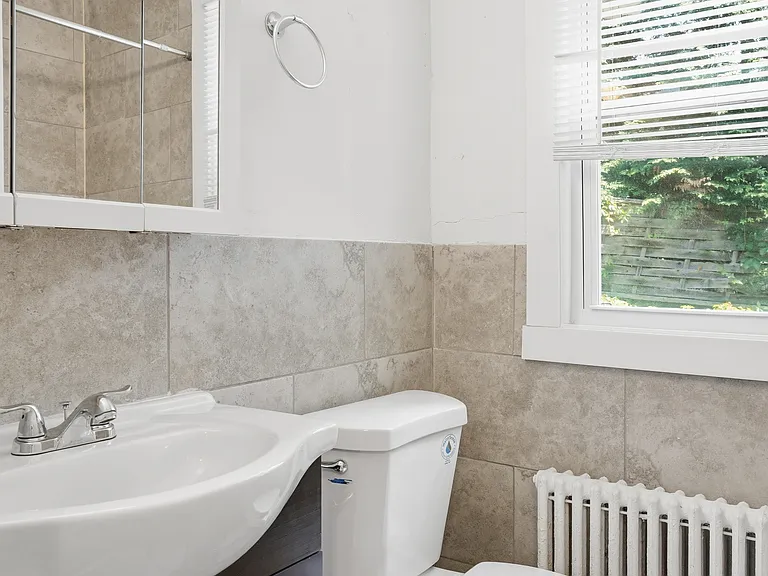 307 Kings Hwy E #1 — Photo 10