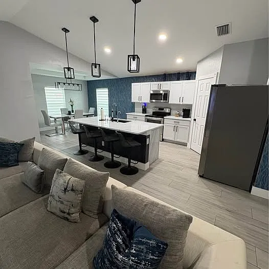 1215 NW Juanita Pl — Photo 11