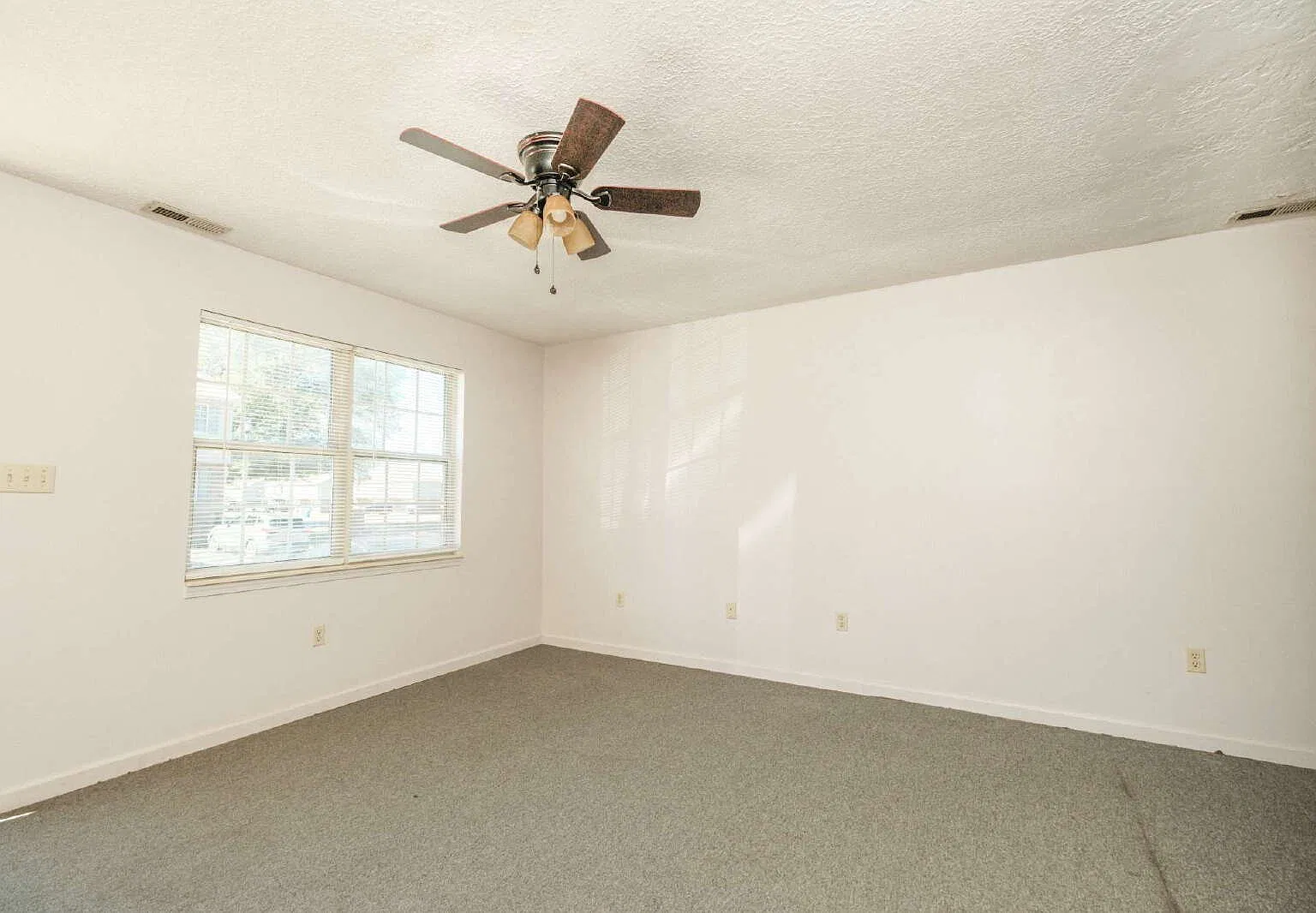 2 bed, 1.0 bath, $875 — Photo 3