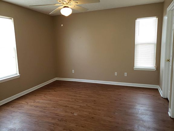 5th image of 202 Seahorse Way