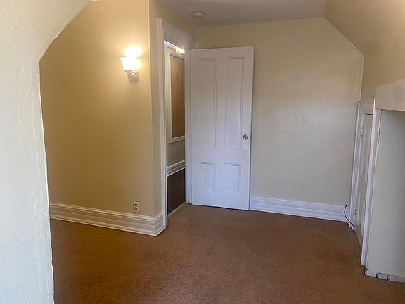 5th image of 409 Richmond Ave #6