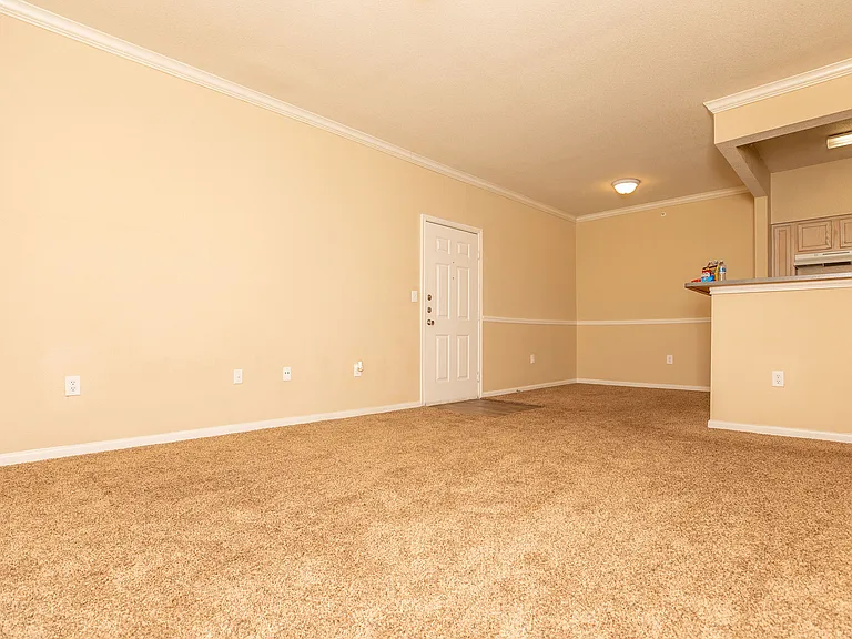 8100 Huebner Rd — Photo 16