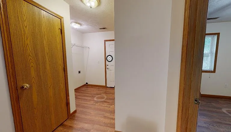 907 W Cherry St — Photo 2