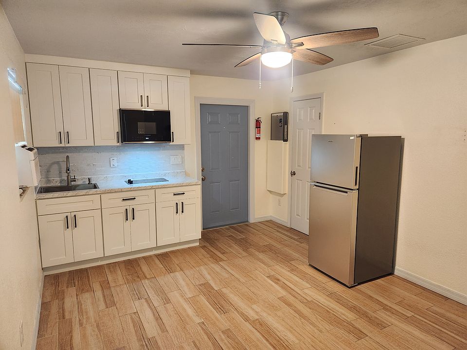 1st image of 3046 25th Ave N #1/2