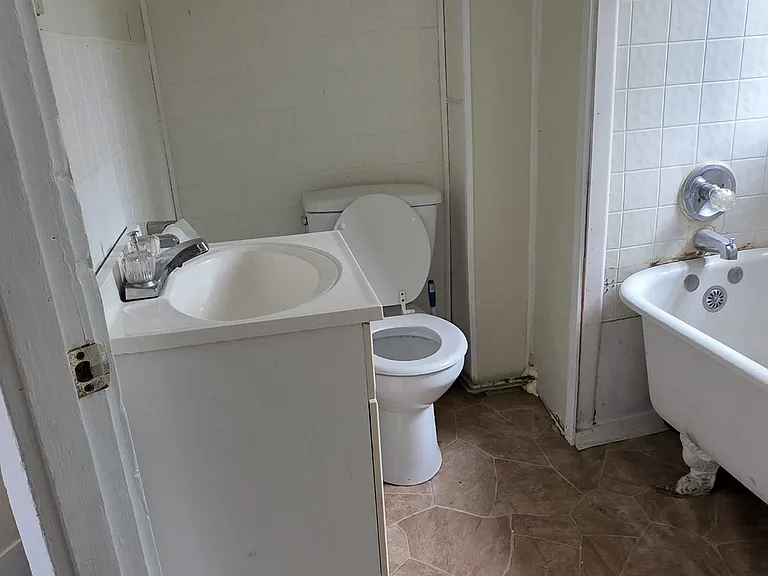 269 N Main St #5 — Photo 3