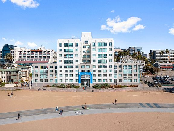 Beach front living - ideally located minutes from the Santa Monica Pier