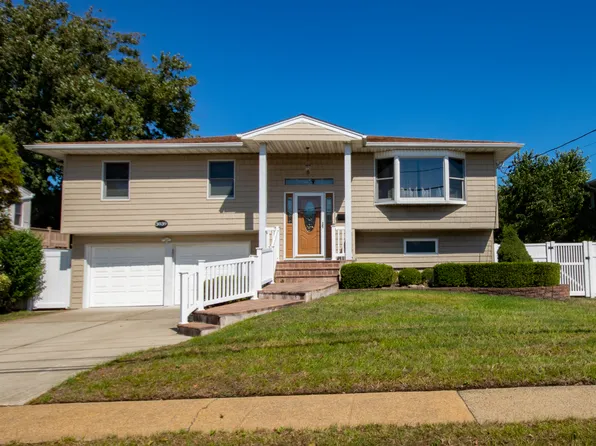 (undisclosed Address), Merrick, NY 11566