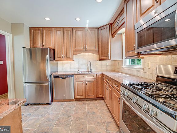 5th image of 4325 Evergreen Dr