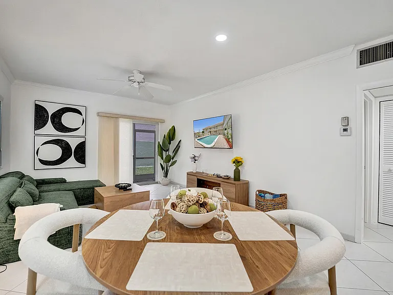1450 N Riverside Dr #103 — Photo 30
