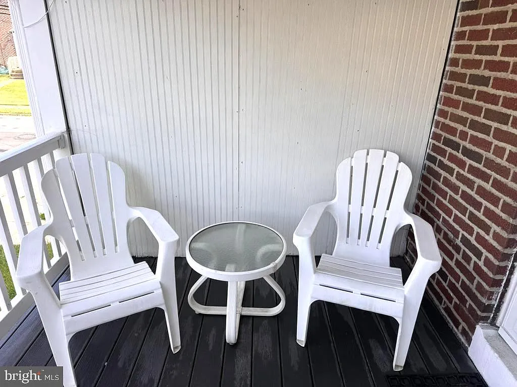 3 bed, 1.5 bath, 1400 sqft, $2,150 — Photo 3