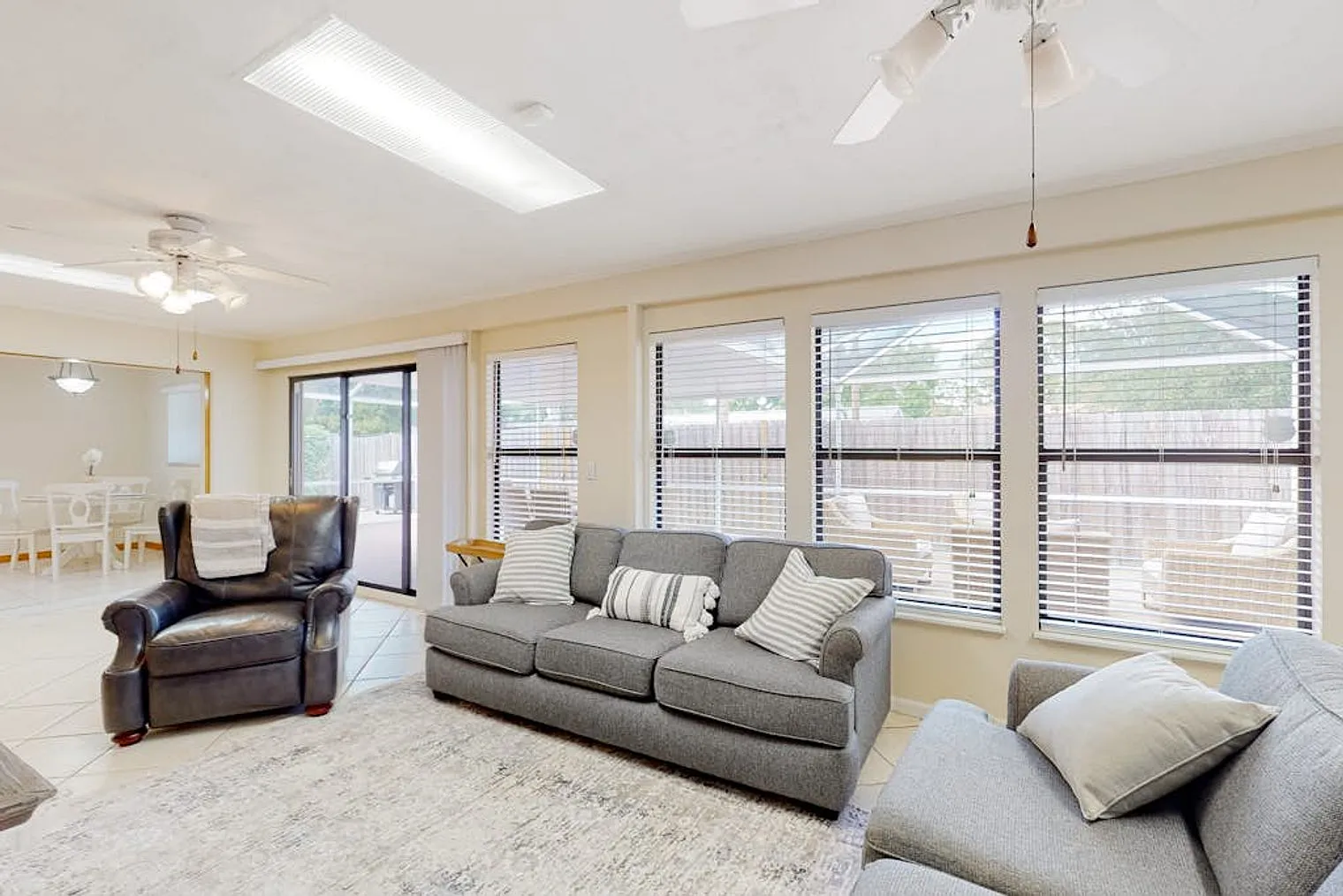 3 bed, 2.0 bath, 1797 sqft, $4,428 — Photo 3