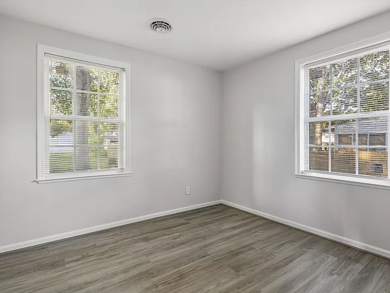 624 Sterling St — Photo 18