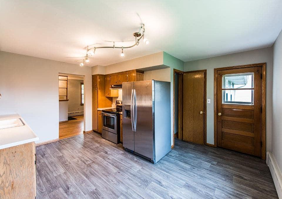 1st image of 675 Parkwood Cir