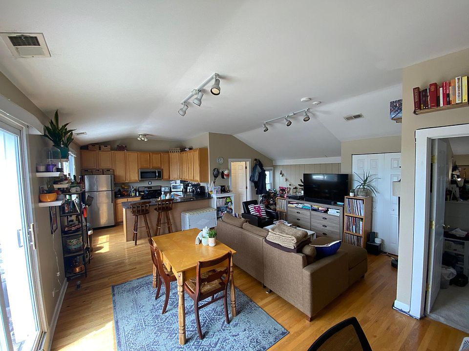 1st image of 4456 N Ashland Ave #4