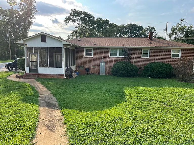 1000 Fairfield Dr — Photo 17
