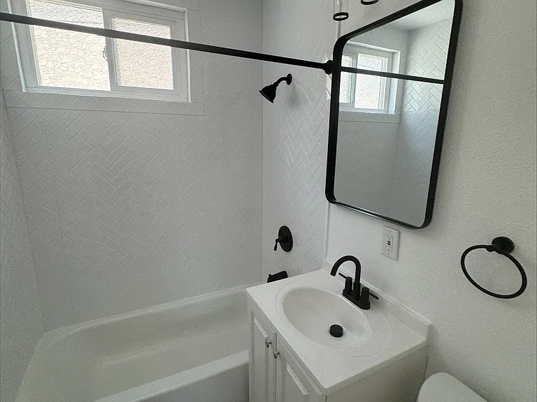 5776 Rostrata Ave — Photo 16