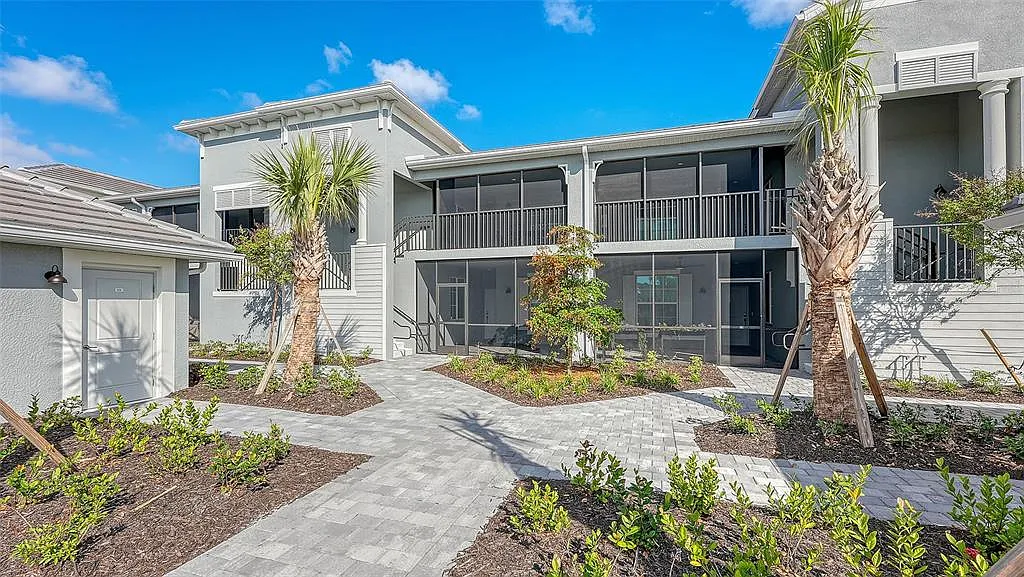 2 bed, 2.0 bath, 1569 sqft, $6,500 — Photo 4
