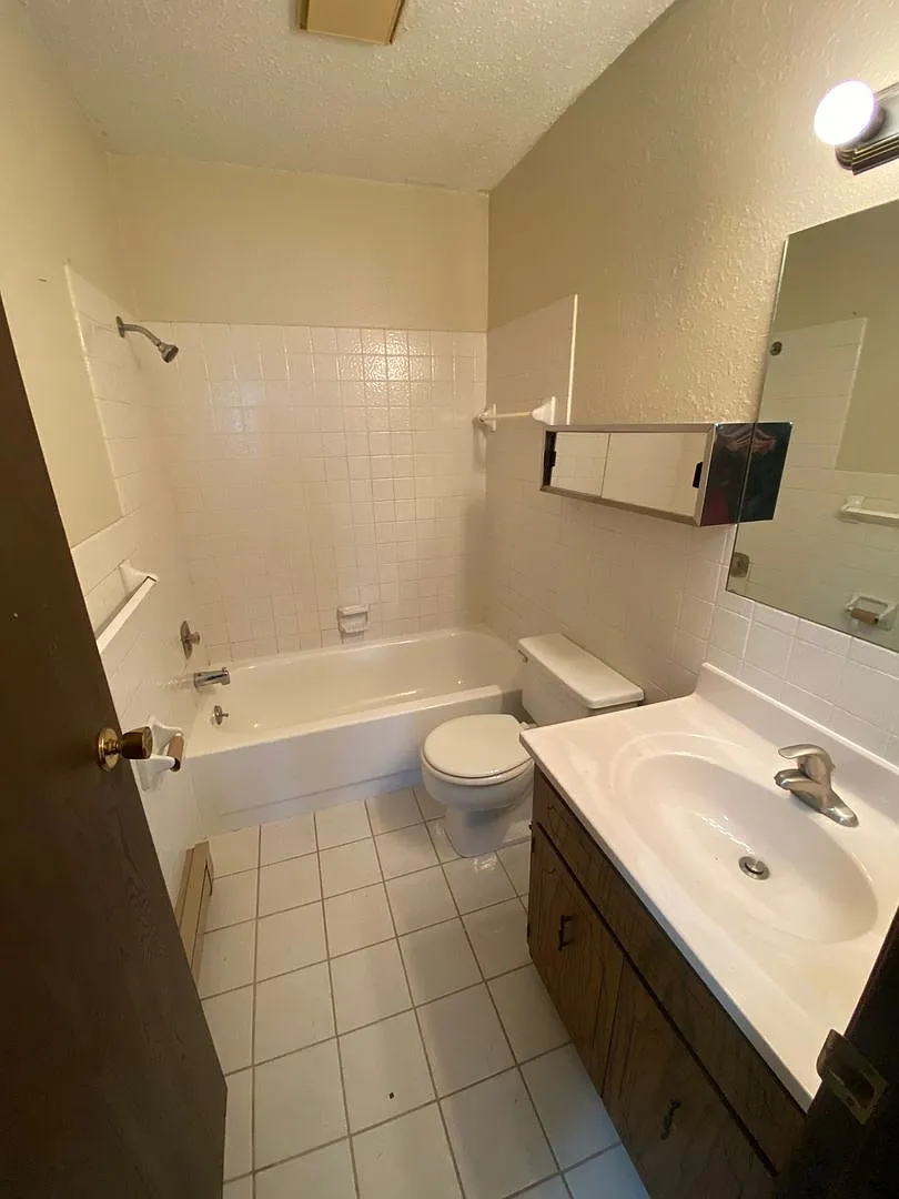 Melony Ann Apartments — Photo 4