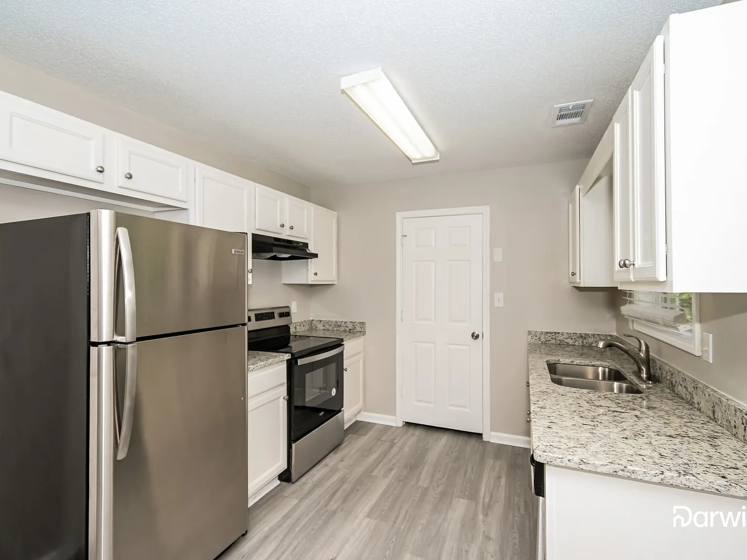 3 bed, 2.0 bath, 1256 sqft, $1,680 — Photo 2