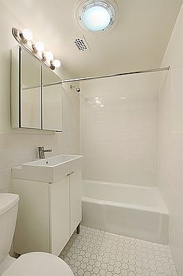 5th image of 39 Jane St APT 3A