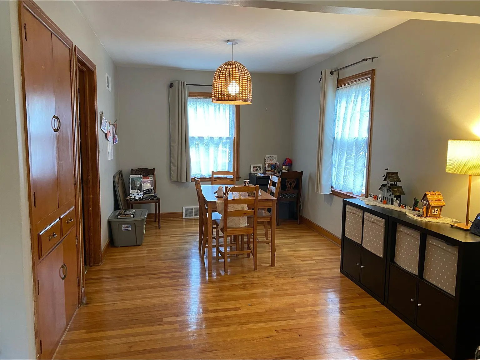 3 bed, 1200 sqft, $2,100 — Photo 3