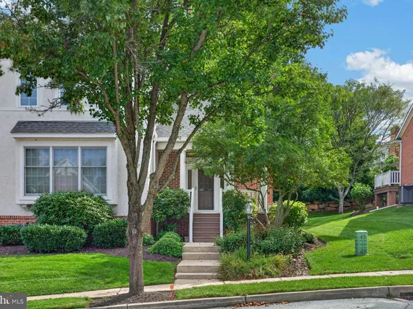 405 Vineyard Ln, Downingtown, PA 19335