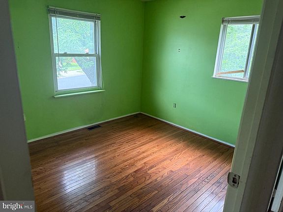 5th image of 400 Carrollton Dr