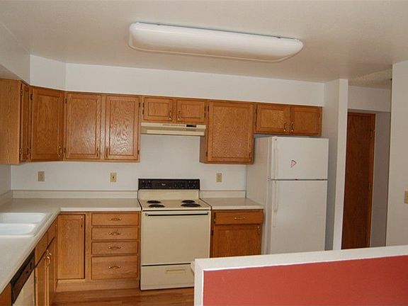 spacious kitchen with all appliances