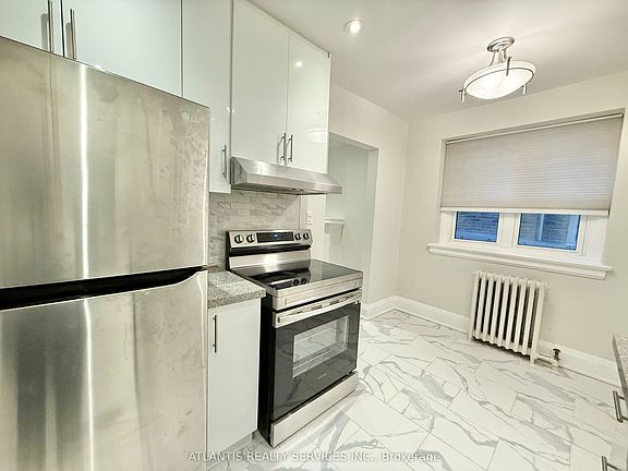 3rd image of 323 Lonsdale Rd #105