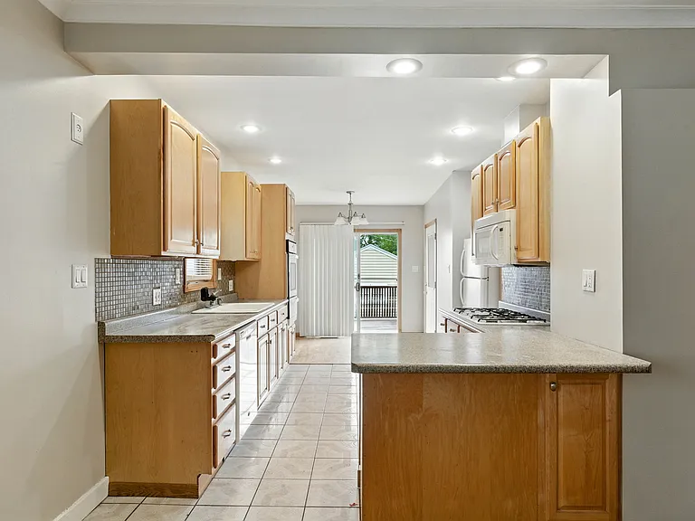 5837 W Peterson Ave #1 — Photo 5