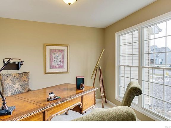 2nd image of 7 Airmont Dr