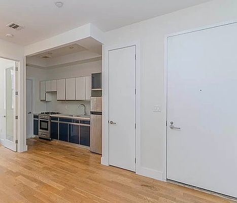 2nd image of 751 De Kalb Ave #1D