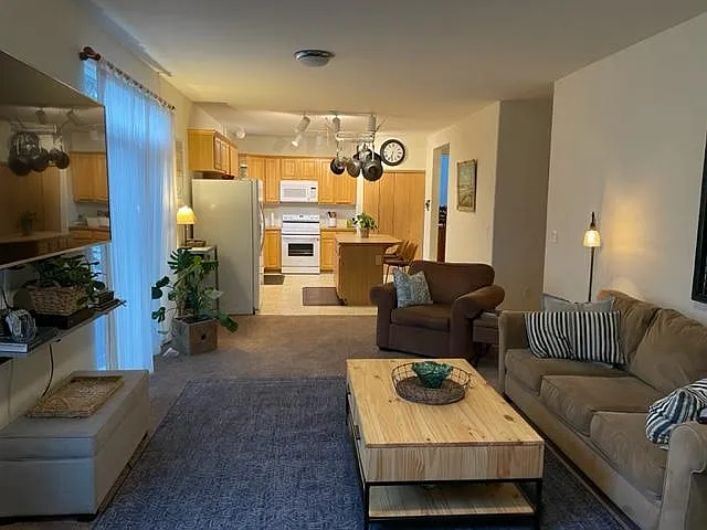 2502 Hidden Springs Loop SE — Photo 6