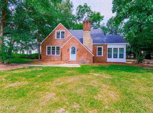 513 E Main St, Wallace, NC 28466