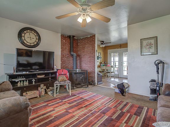 3rd image of 21618 Sacramento Ave