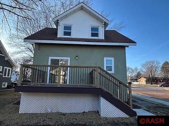 5th image of 1036 Armstrong Blvd N