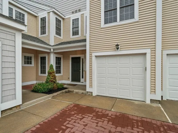 34 Village Dr, Quincy, MA 02169