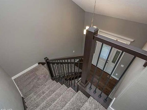 4th image of 213 6th St NE
