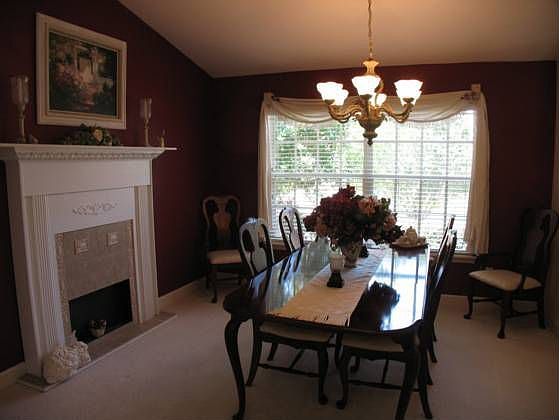 4th image of 1565 Carrington Ave