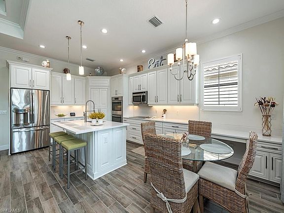3rd image of 9018 Isla Bella CIR