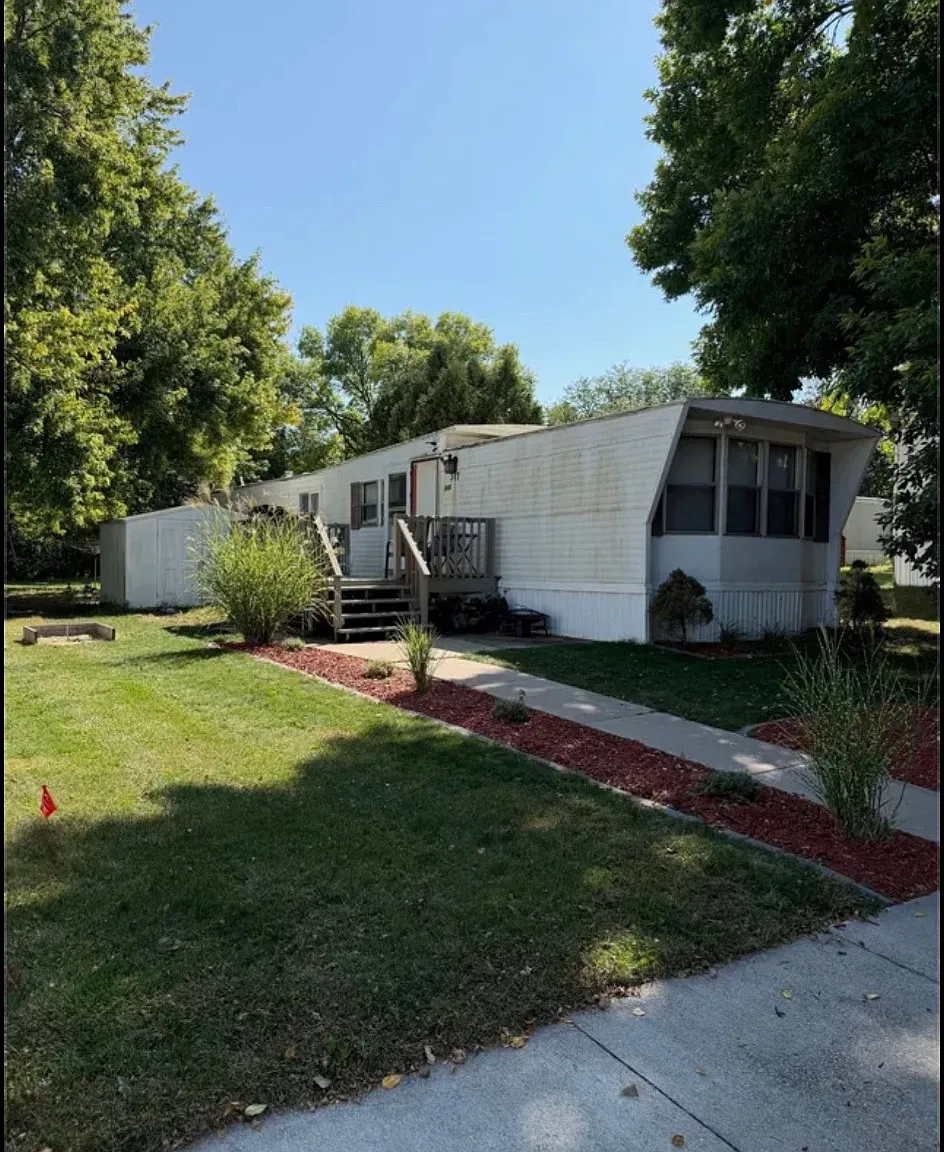 2 bed, 840 sqft, $800 — Photo 1