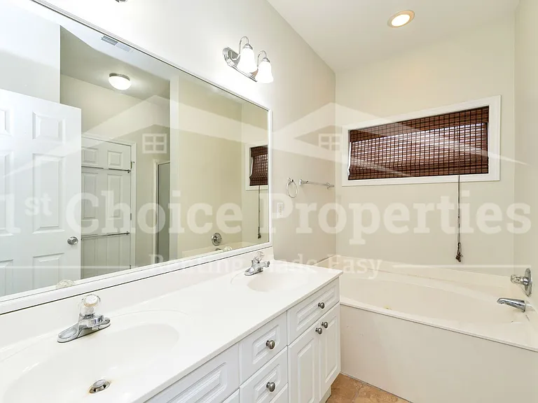 916 Daventry Trl — Photo 10