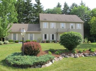 14925 W Woodview Ct, New Berlin, WI 53151