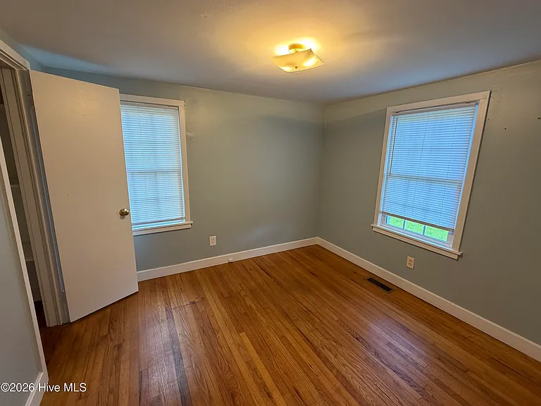 806 Grimes Rd — Photo 7