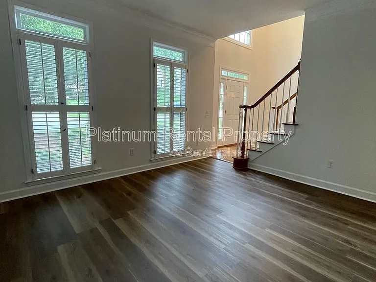 870 Ingleside Dr — Photo 7