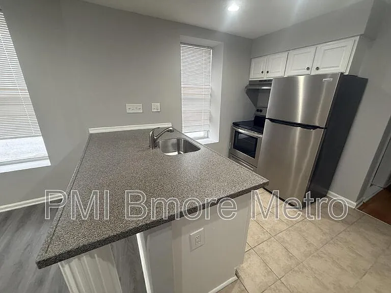 2643 E Madison St #B — Photo 12