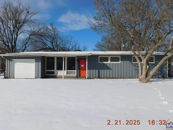 1424 SW Caledon St, Topeka, KS 66611