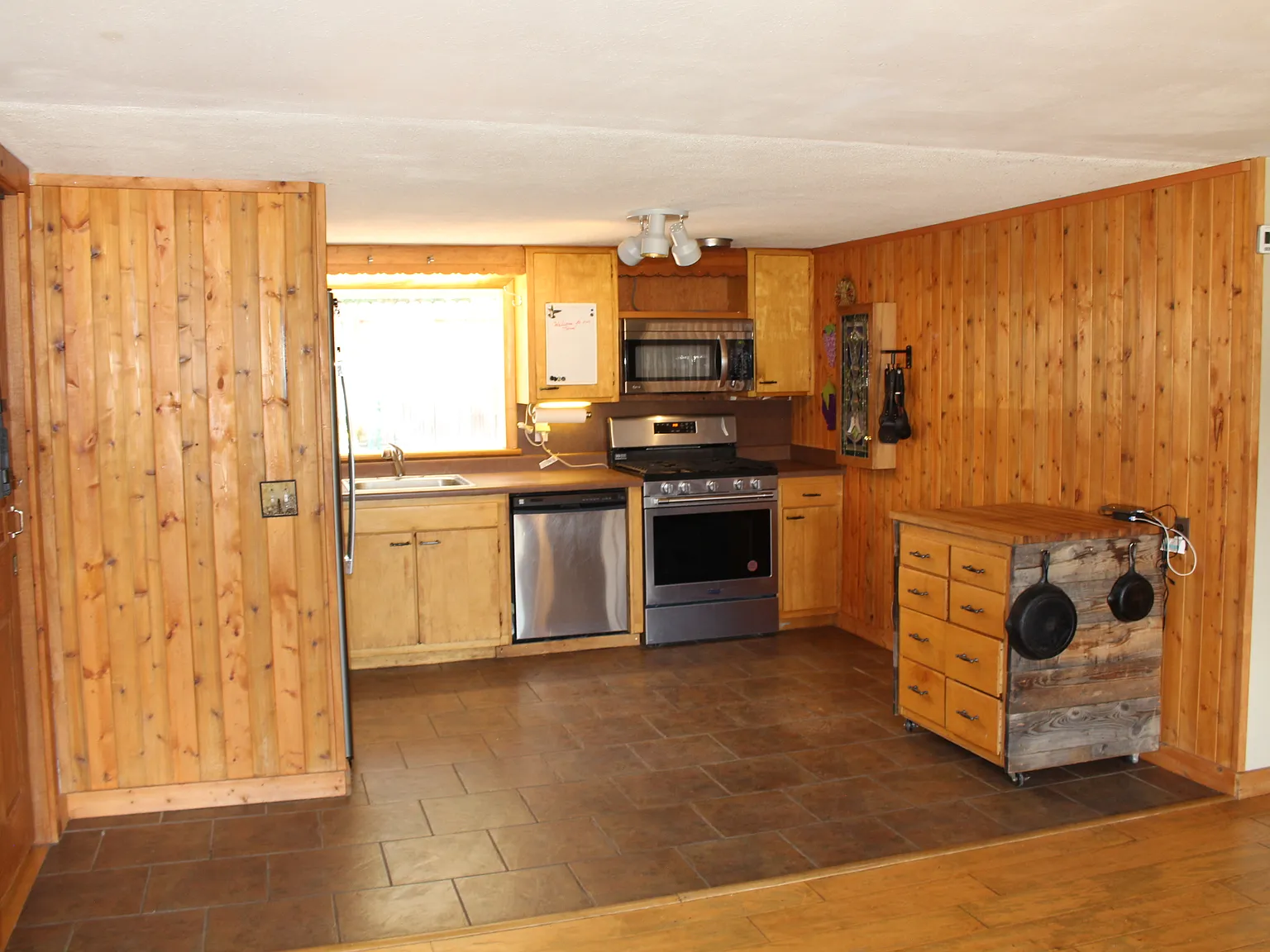 3 bed, 1325 sqft, $2,850 — Photo 2